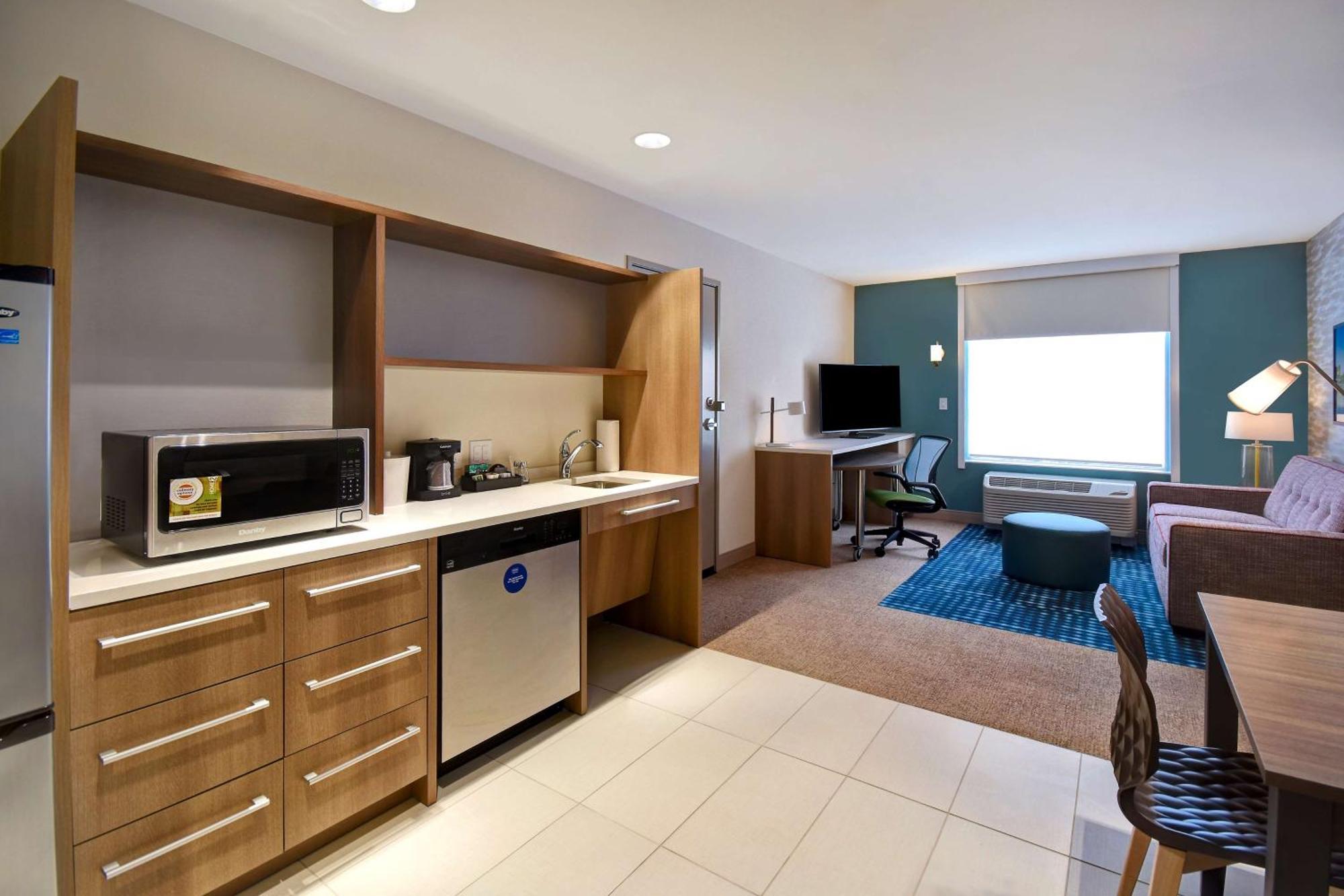 Home2 Downtown Delano, Ks Hotel 3*